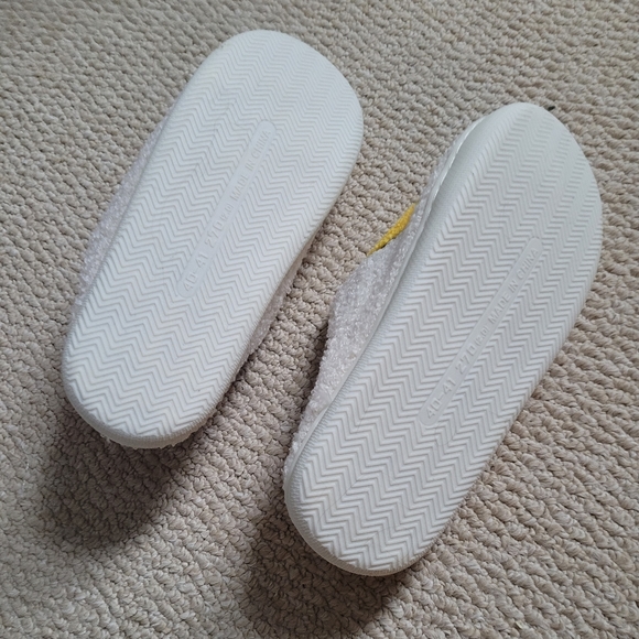 Smile Slippers - Picture 4 of 6